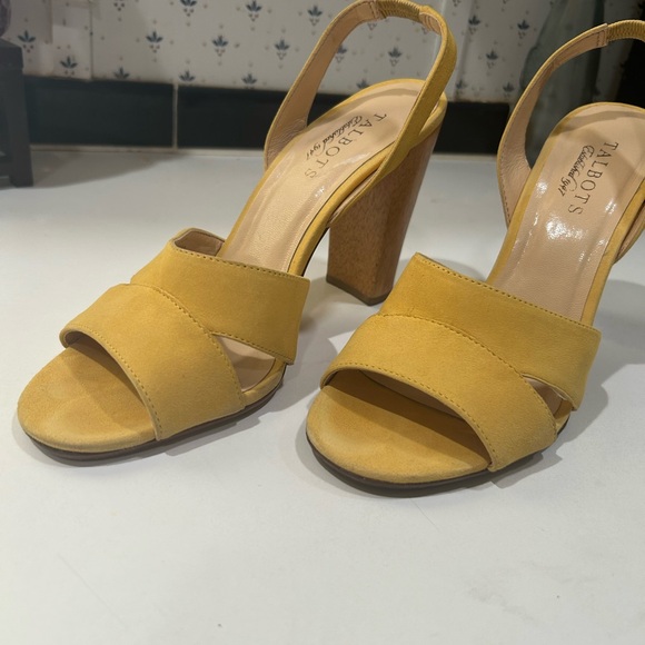 Talbots Women's Chic Mustard Heels - Picture 6 of 7